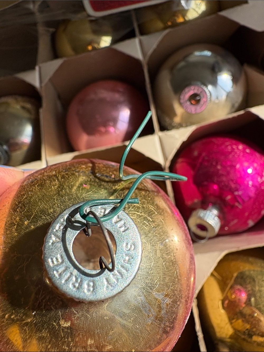 Shiny Brite Gold & Pink Vintage Glass Christmas Ornaments - Set 1965 - Picture 7 of 12